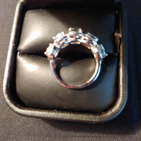 Ring - Picture 2 of 5